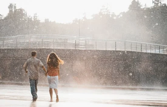 La lluvia está cayendo a cántaros : La pluie tombe à verse 