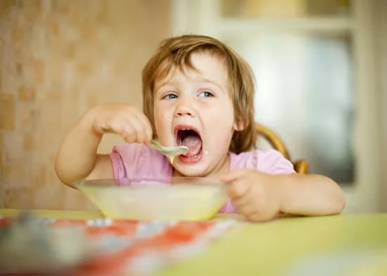 Comiendo : En mangeant